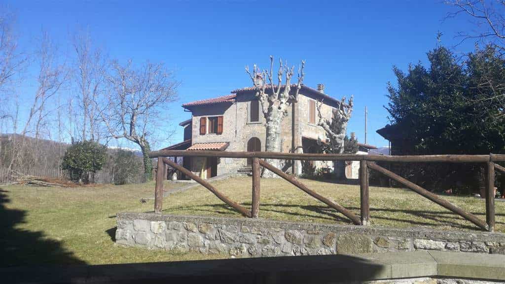House in Molazzana, Tuscany 10701512