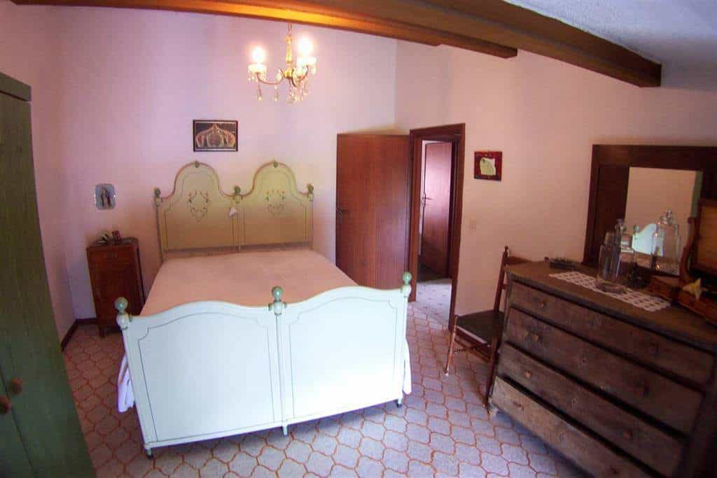casa en Trassilico, Tuscany 10701525
