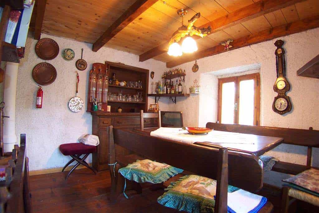 rumah dalam Vallico, Toscana 10701528