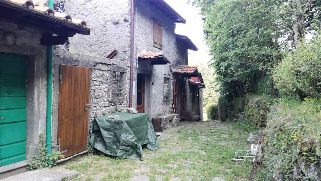 rumah dalam Vallico, Toscana 10701528