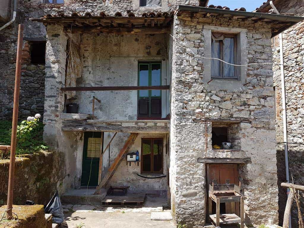 rumah dalam Gallicano, Toscana 10701531