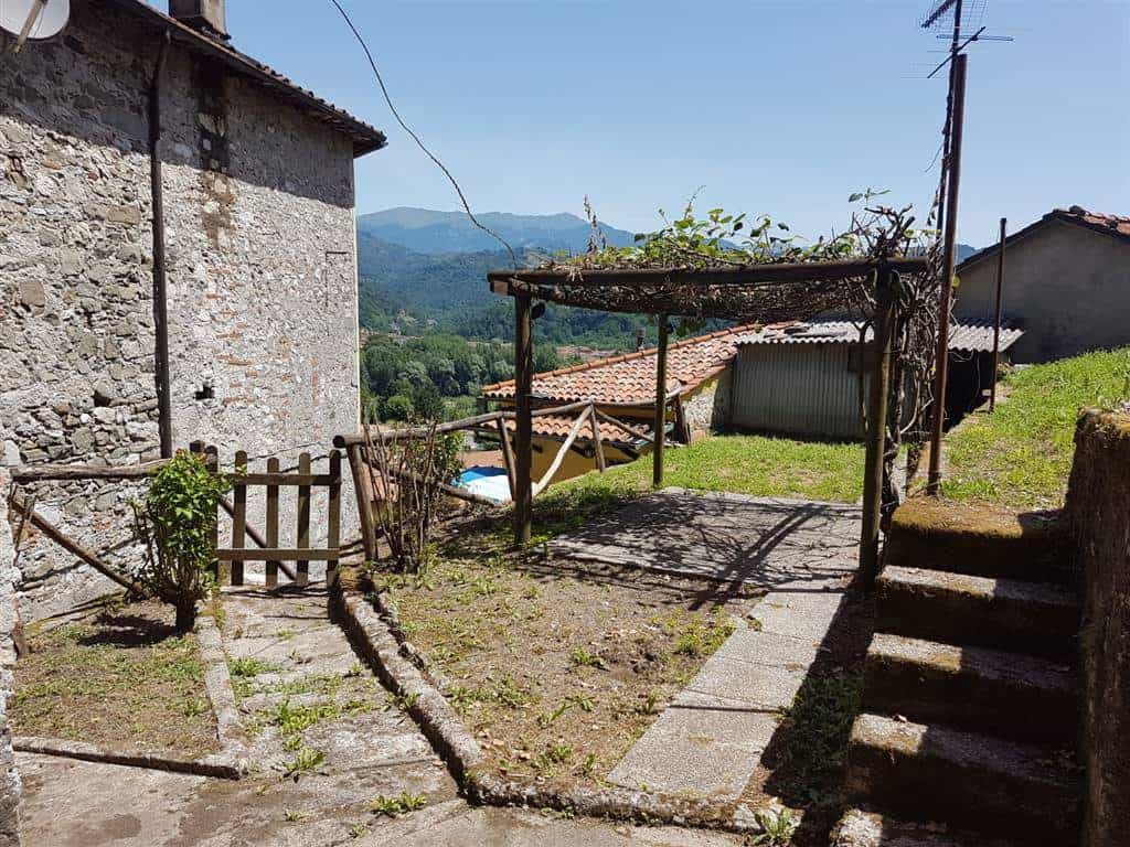 House in Gallicano, Toscana 10701531
