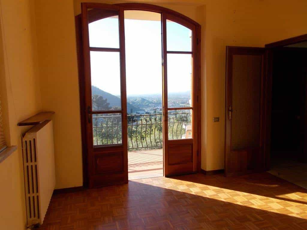 casa en Pieve di Brancoli, Tuscany 10701534