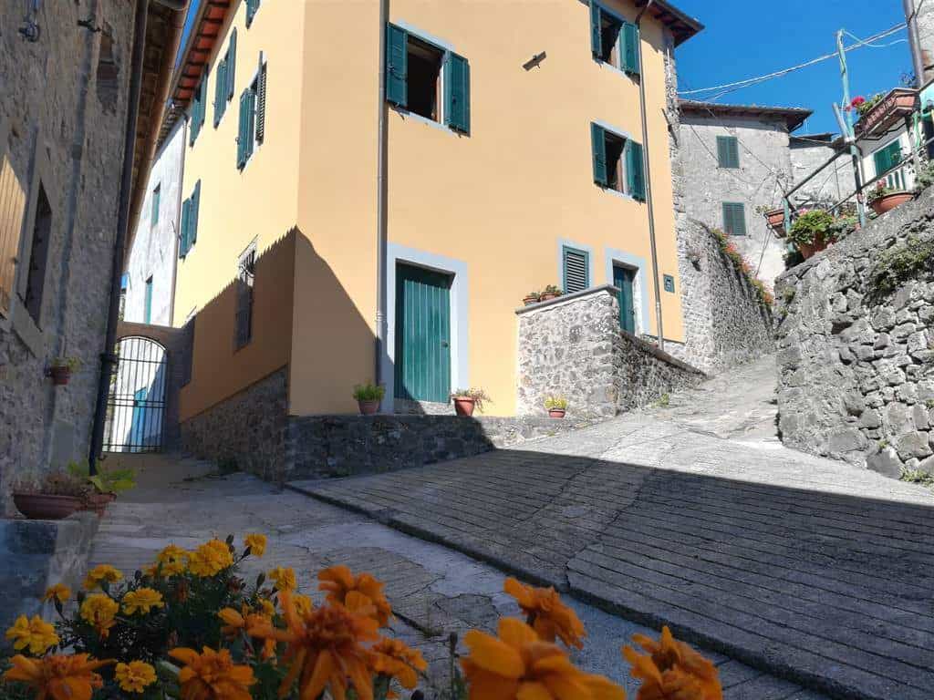 Будинок в Barga, Tuscany 10701541