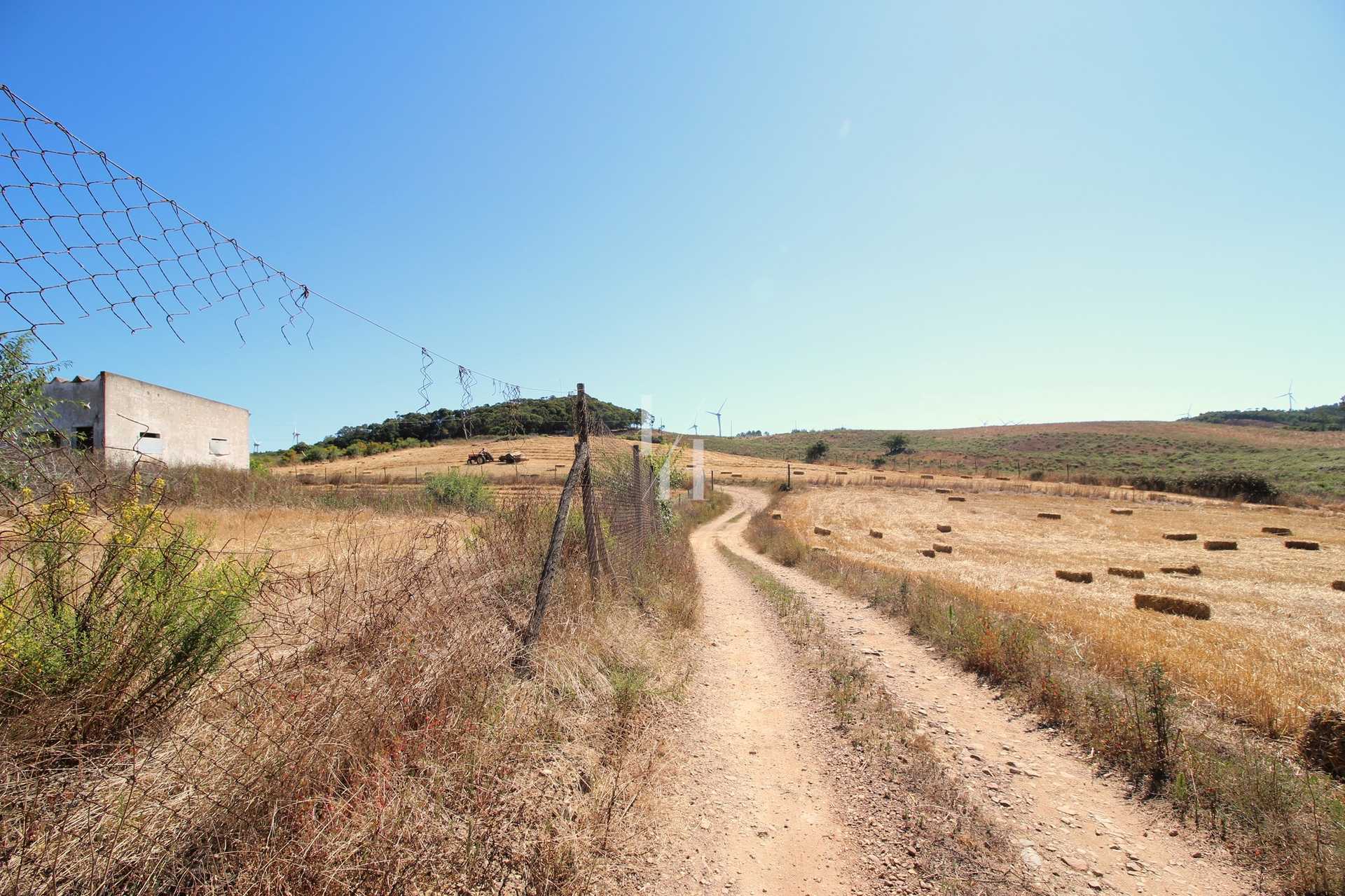 Land in , Faro District 10701578