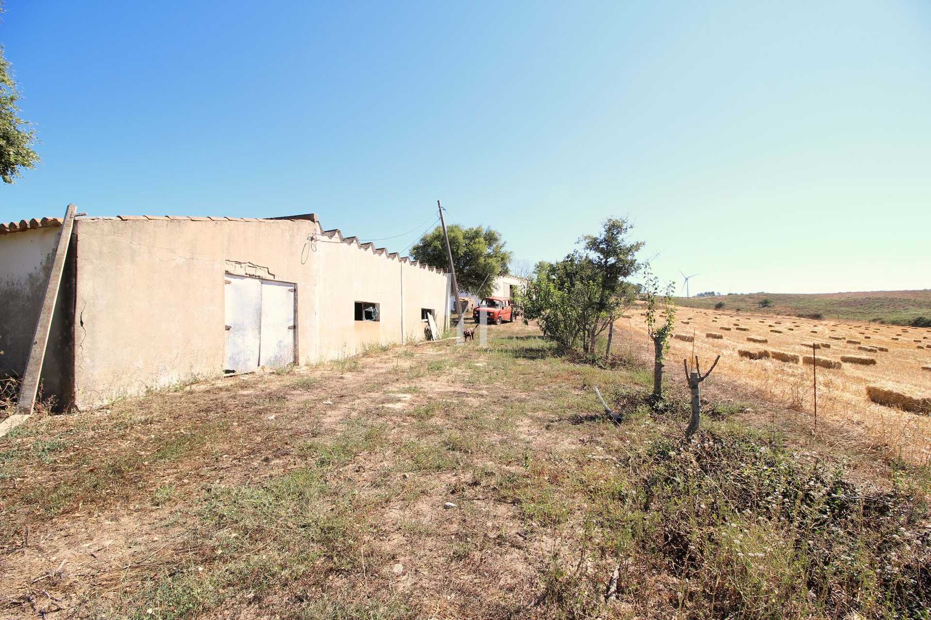 Land in , Faro District 10701578