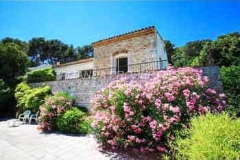 房子 在 Vallauris, Provence-Alpes-Côte d'Azur 10701614