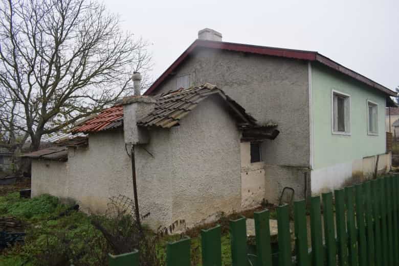 σπίτι σε Dobrich, Dobrich Province 10701741