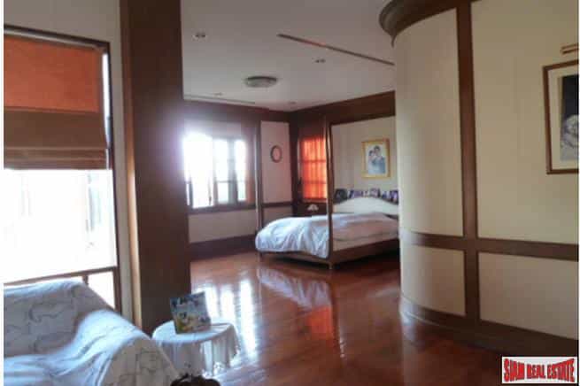 rumah dalam , Krung Thep Maha Nakhon 10709345