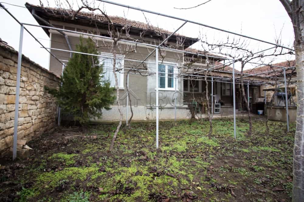 Rumah di Polski Trambesh, Veliko Tarnovo Province 10710736