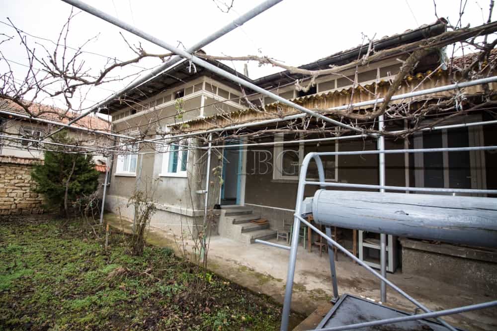 casa en Polski Trambesh, Veliko Tarnovo Province 10710736