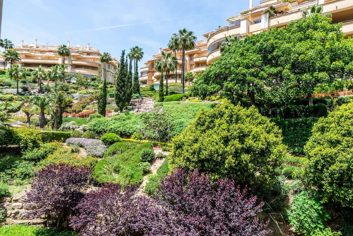 Condominium in Marbella, Andalucía 10712547