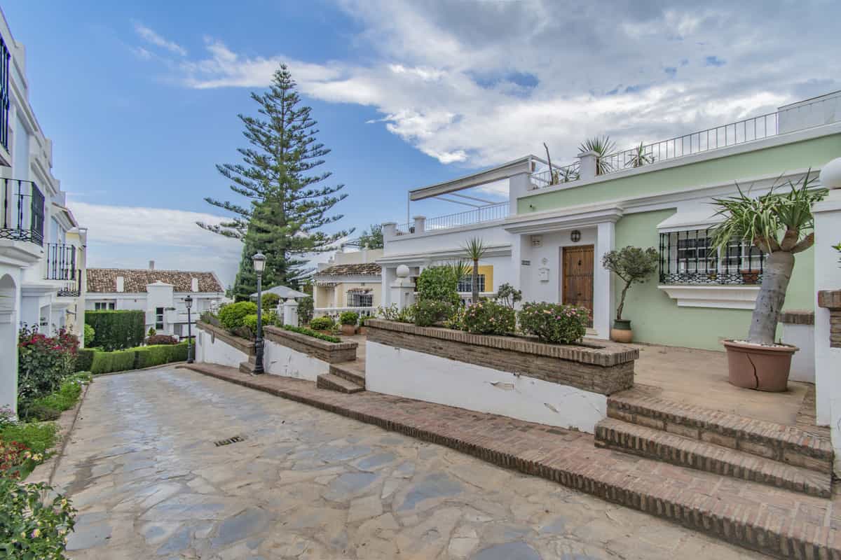 Condominium in San Pedro de Alcantara, Andalusia 10714378