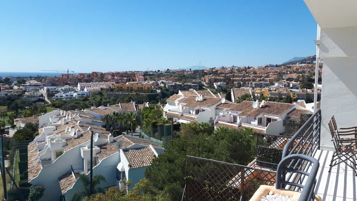 Condominium in Fuengirola, Andalusia 10715506