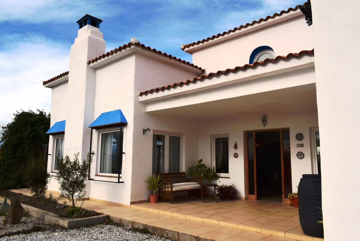 House in Canillas de Aceituno, Andalusia 10716243