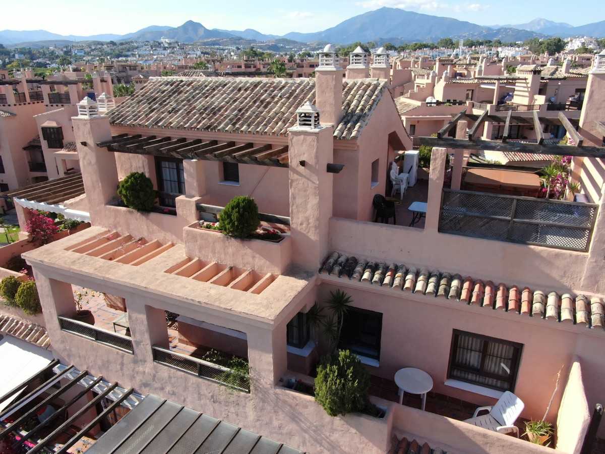 Condominium in San Pedro de Alcantara, Andalusia 10717198