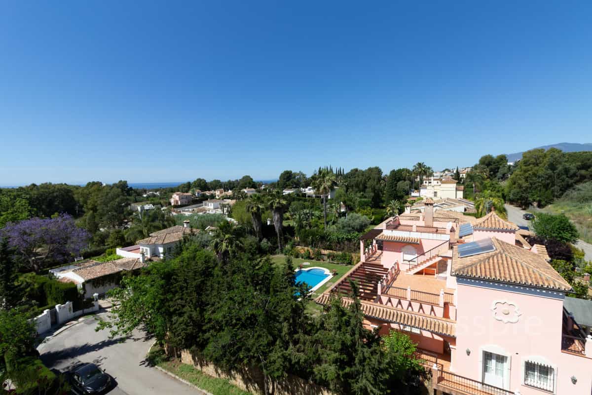 Condominium in San Pedro de Alcantara, Andalusia 10718093