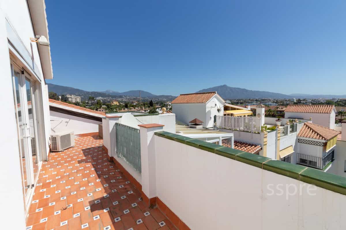 Condominium dans Estepona, Andalucía 10718093