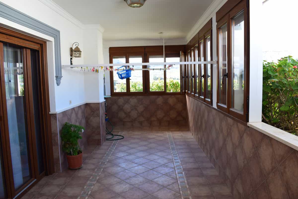 Rumah di Cuevas del Becerro, Andalucía 10718524