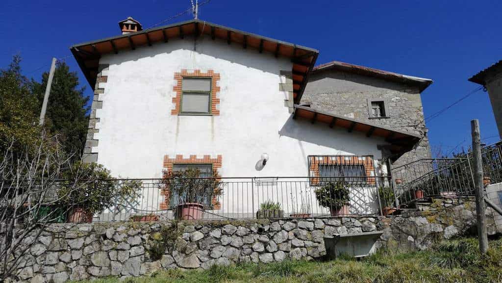 House in Molazzana, Tuscany 10719279
