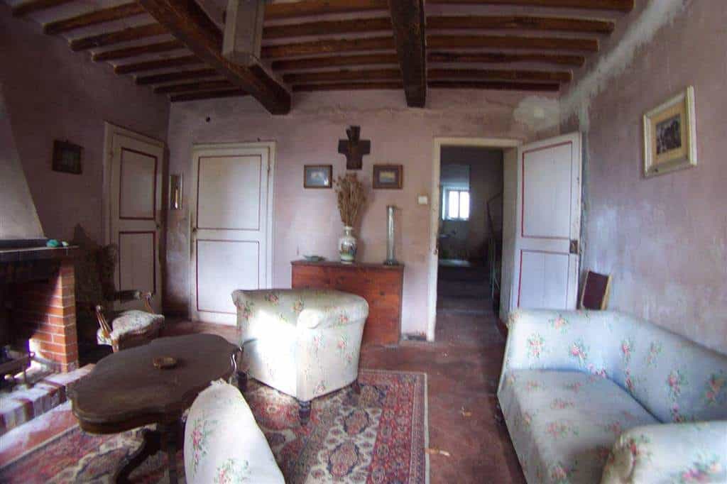 房子 在 Deccio di Brancoli, Toscana 10719283