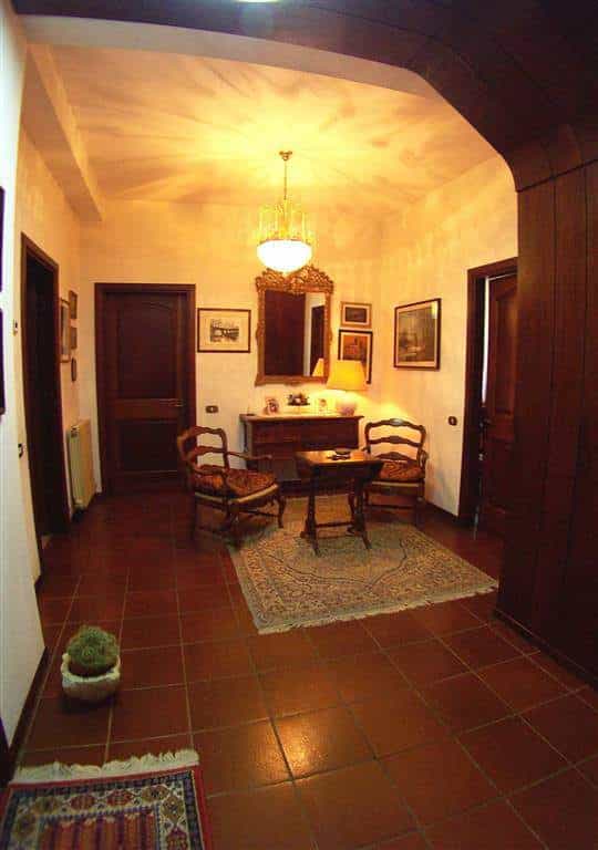 Rumah di Barga, Toscana 10719375