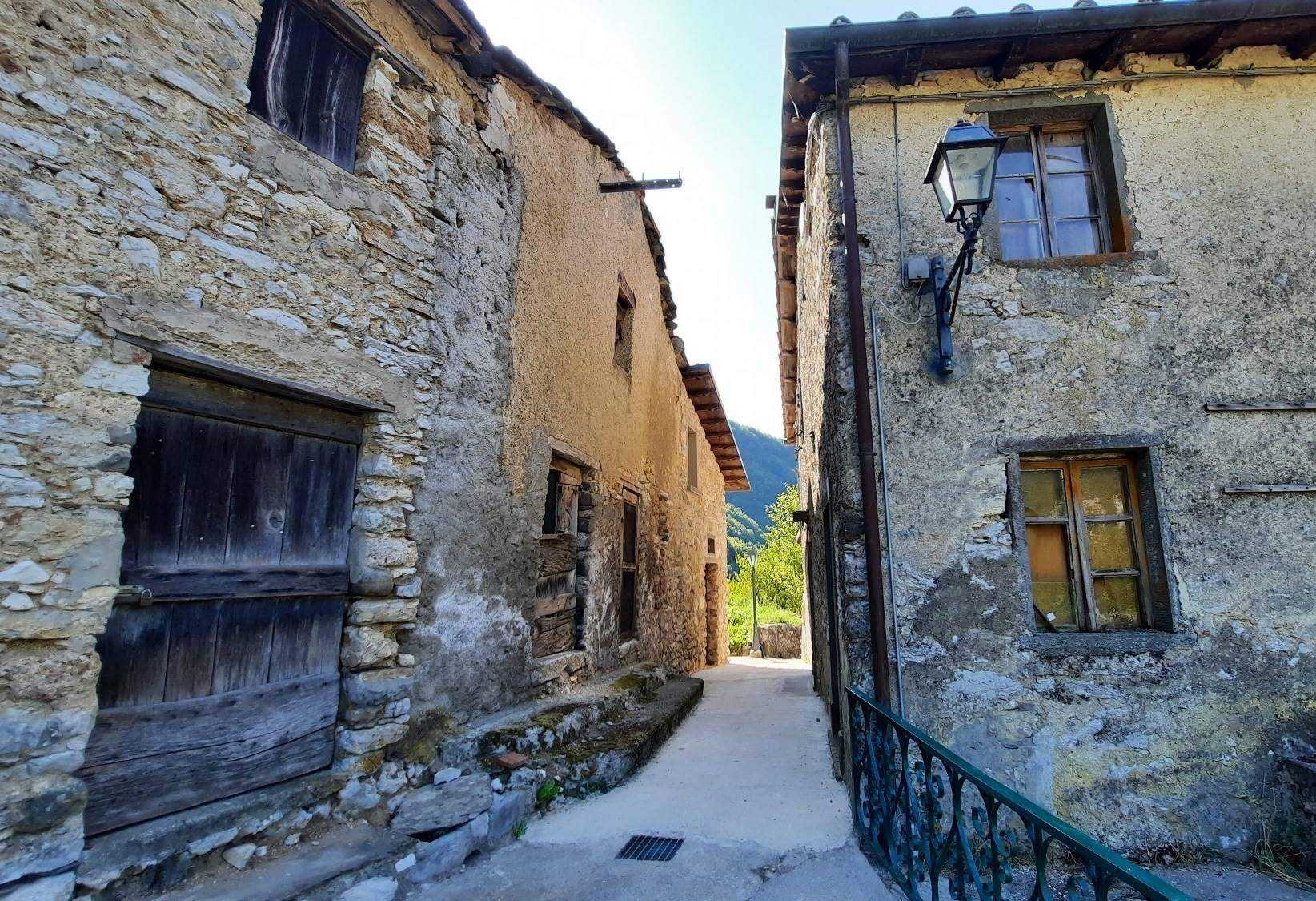 rumah dalam Gallicano, Tuscany 10719380