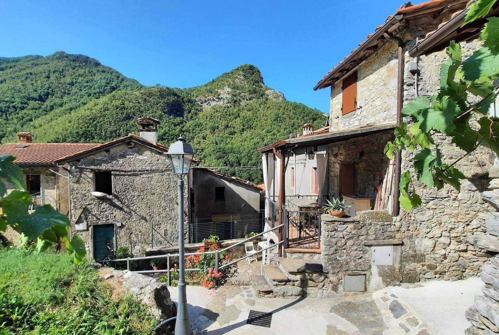 rumah dalam Gallicano, Tuscany 10719380