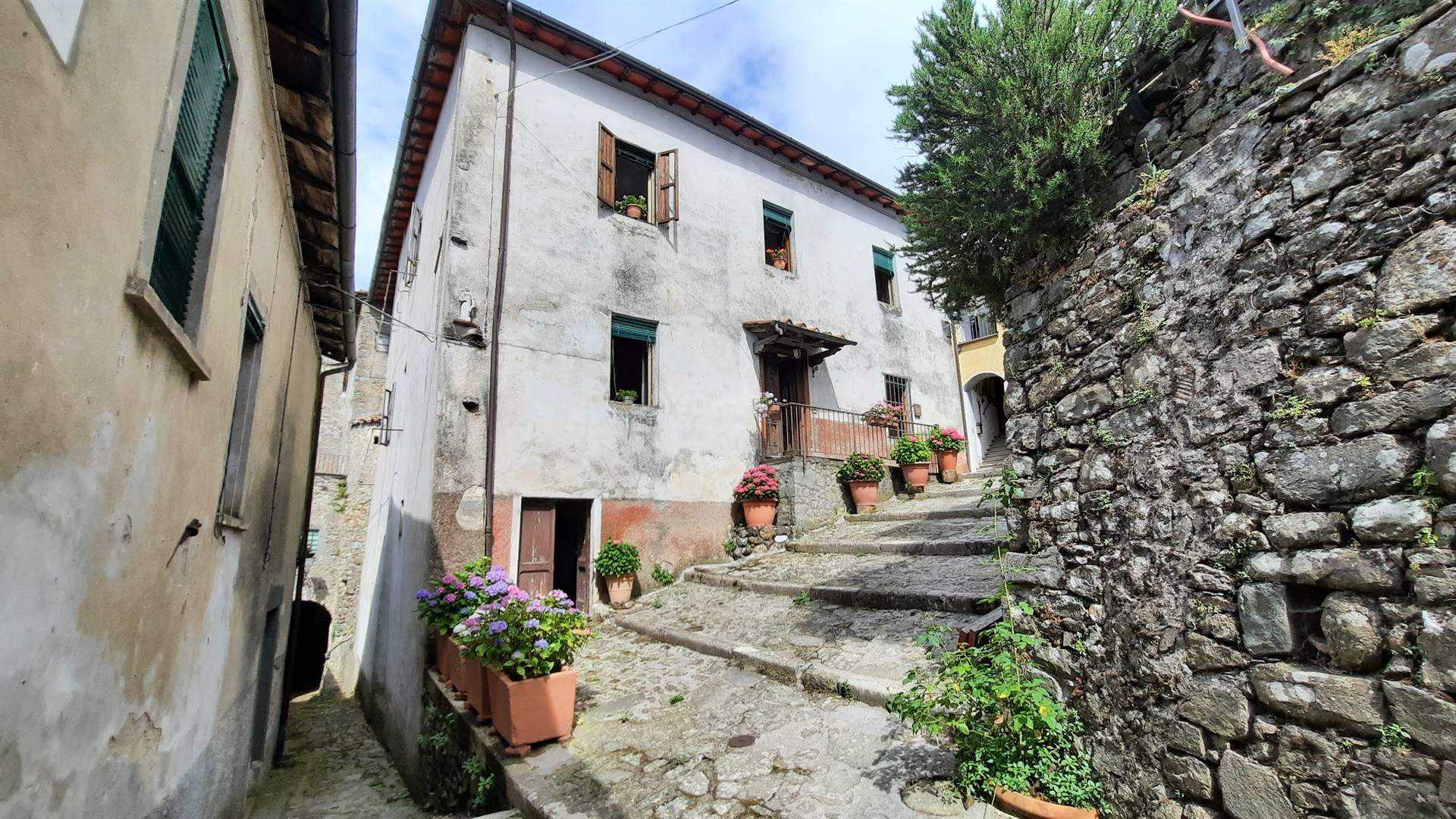 Rumah di Barga, Toscana 10719381
