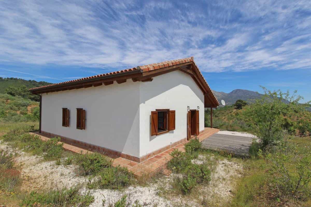 жилой дом в Tolox, Andalucía 10719655