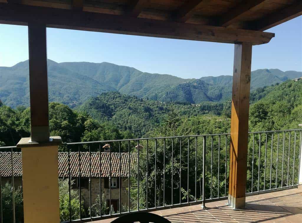 rumah dalam Molazzana, Tuscany 10719697