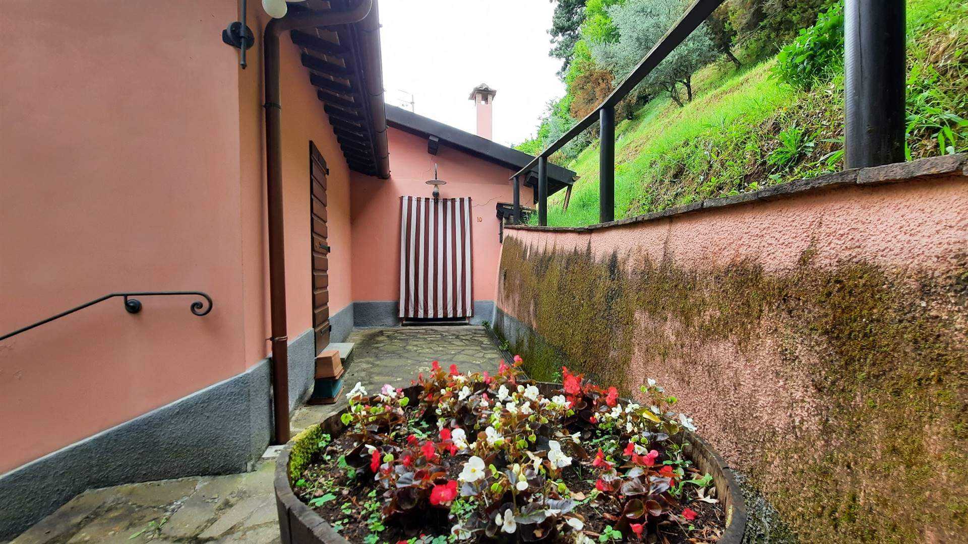 rumah dalam Barga, Toscana 10719870