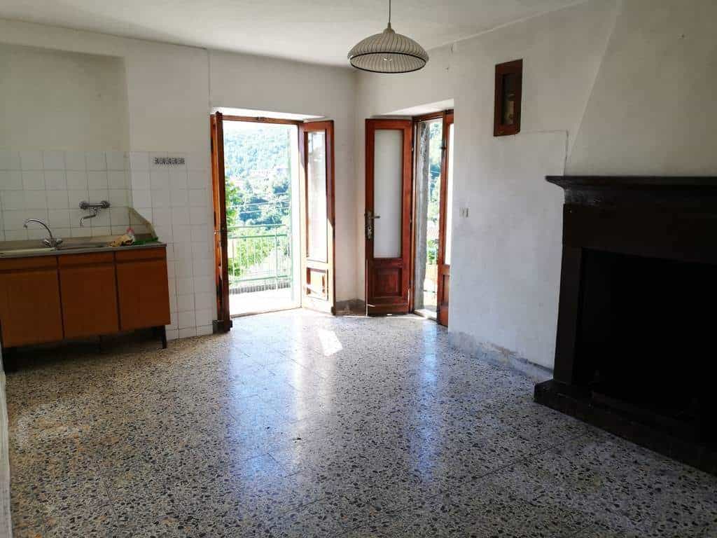 жилой дом в Molazzana, Toscana 10719997