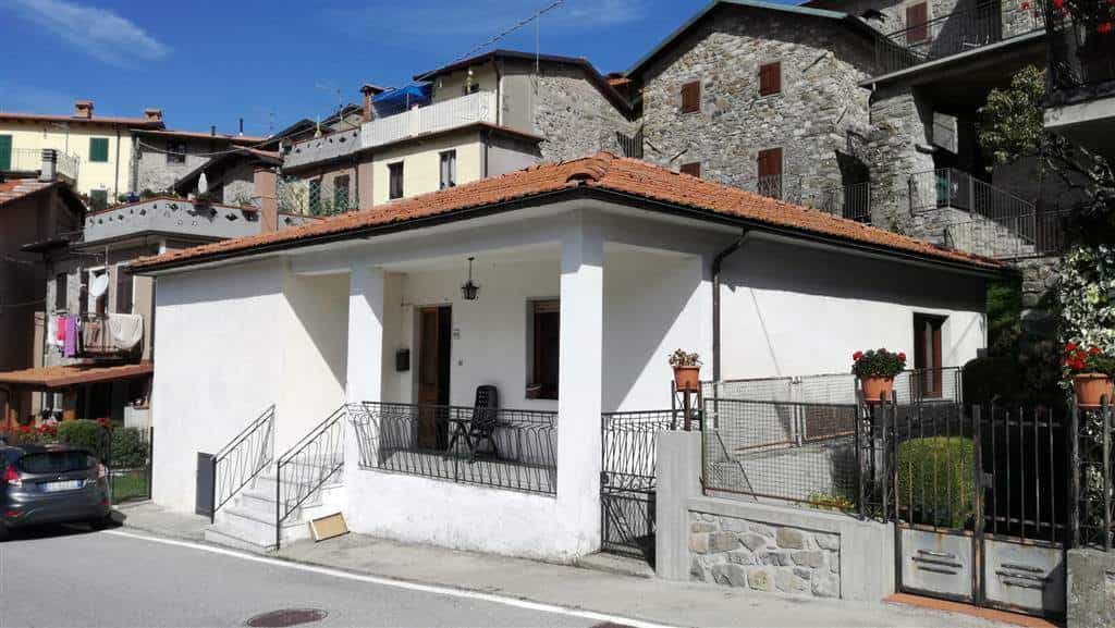 Condominium in Minucciano, Toscana 10720174