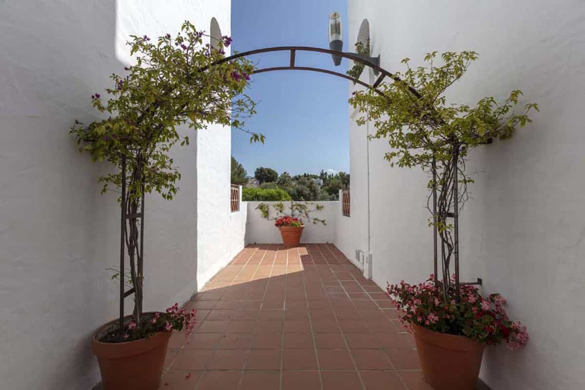 Condominium in San Pedro de Alcantara, Andalusia 10720342