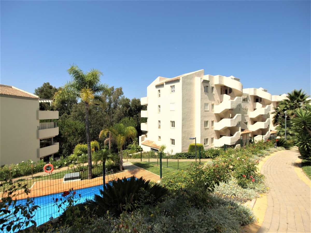 Condominium in Marbella, Andalucía 10720552