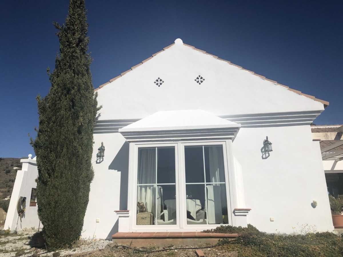 жилой дом в Moclinejo, Andalucía 10721623