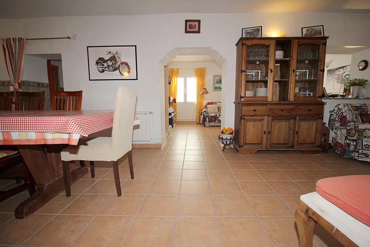 Будинок в Tolox, Andalucía 10722404