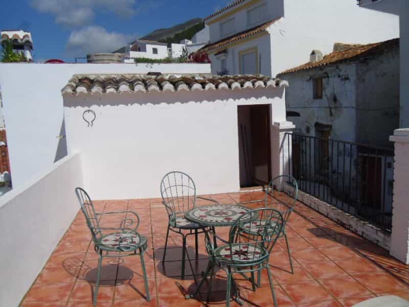 House in Canillas de Aceituno, Andalusia 10722739