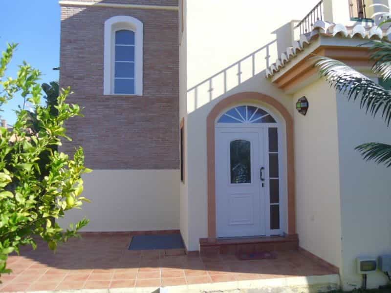 房子 在 Benajarafe, Andalucía 10722742
