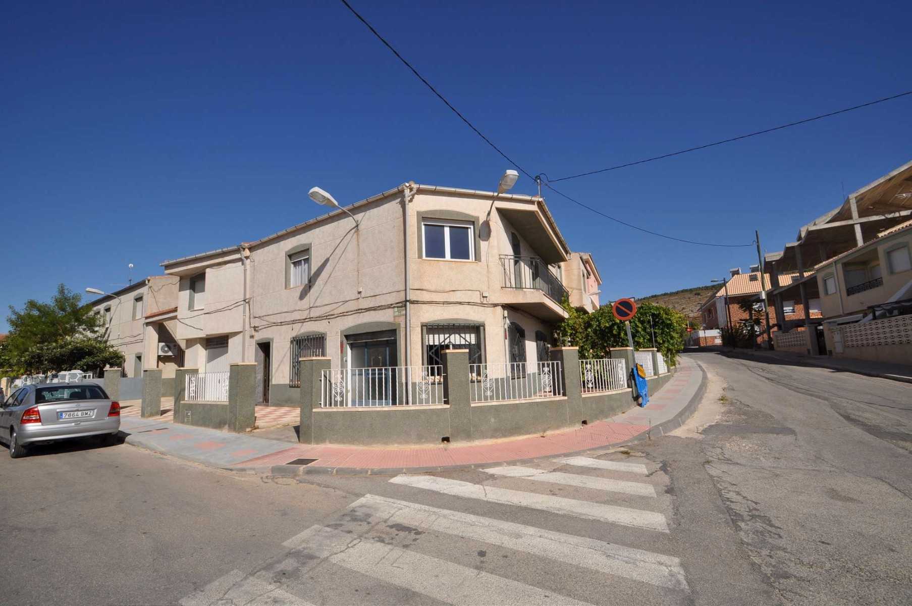 σπίτι σε Onil, Comunidad Valenciana 10723840