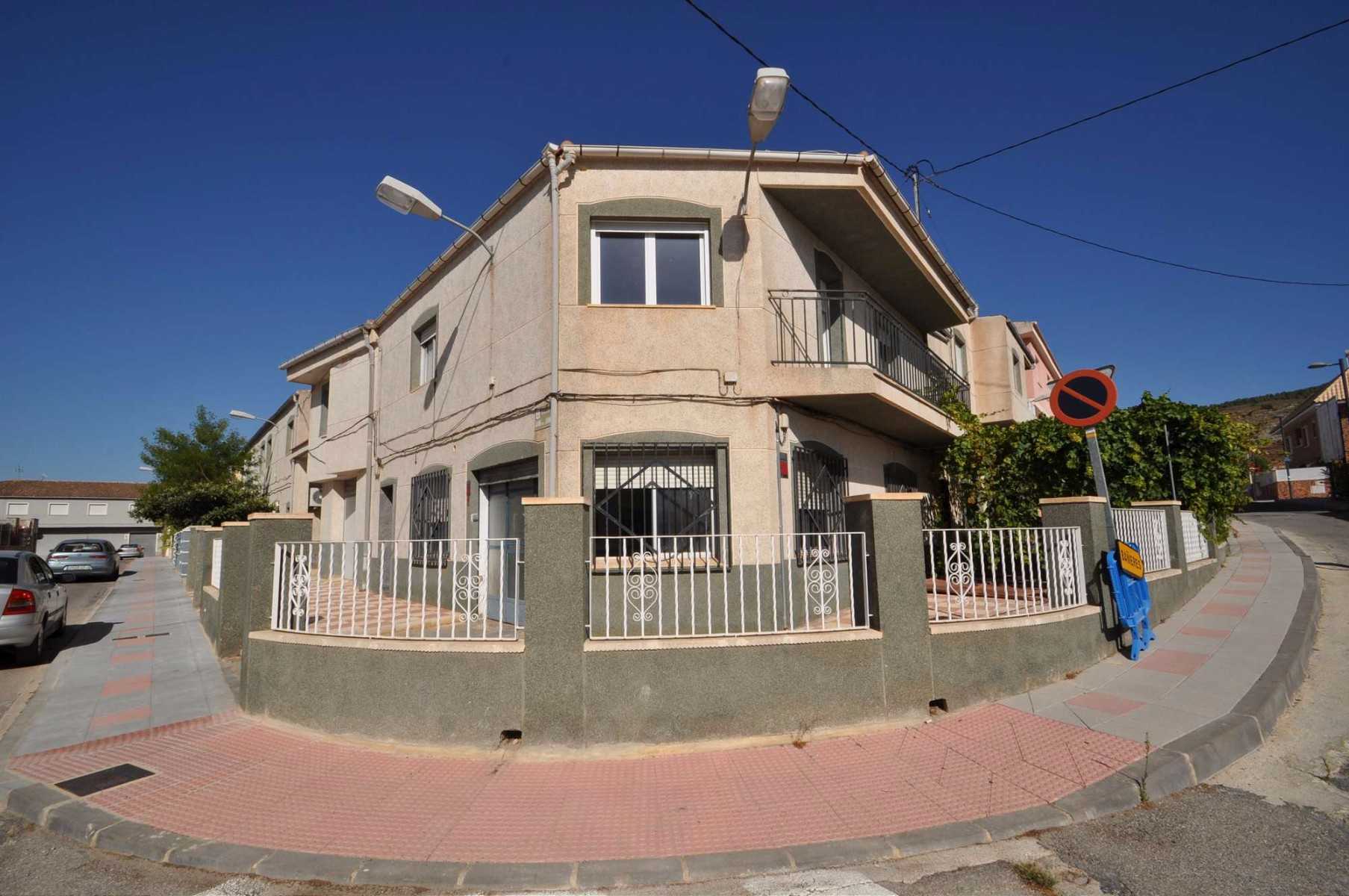 بيت في Onil, Comunidad Valenciana 10723840