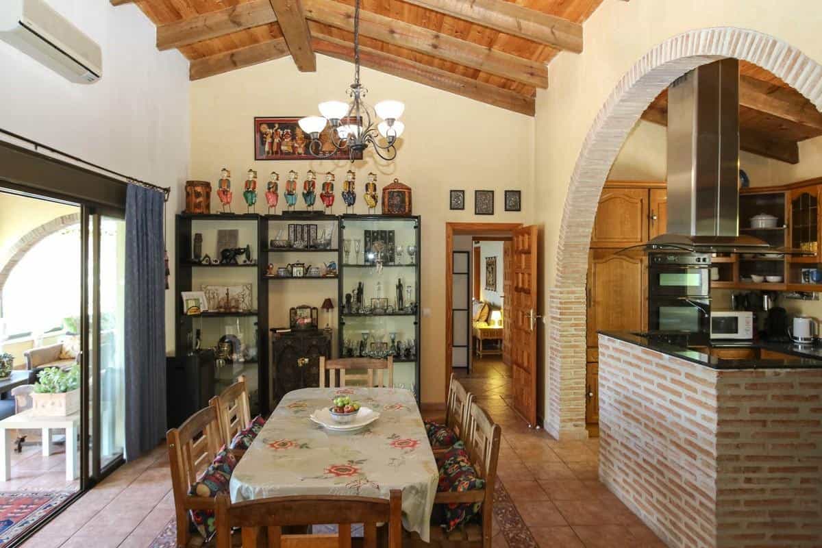 Rumah di Casarabonela, Andalucía 10724630