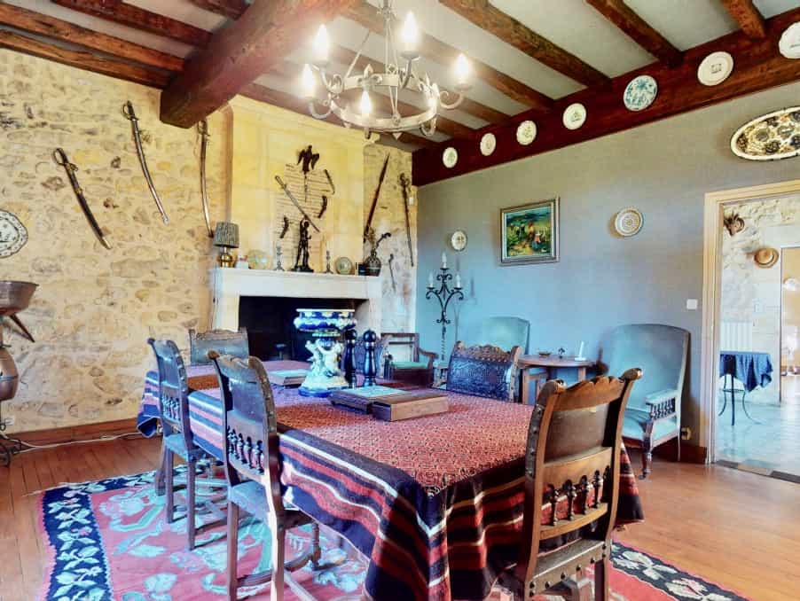 House in Issac, Nouvelle-Aquitaine 10724734