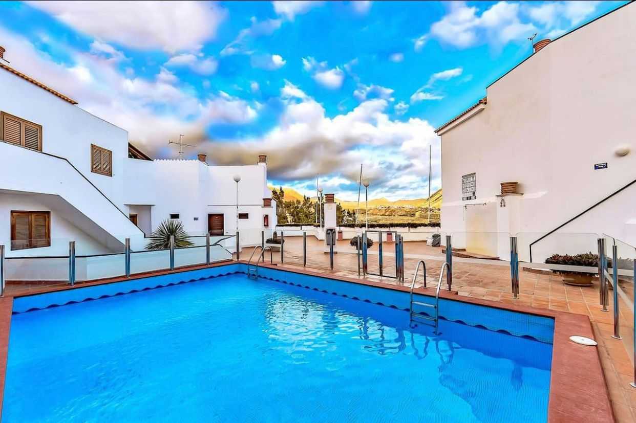 Condominium in Los Cristianos, Canarische eilanden 10726280