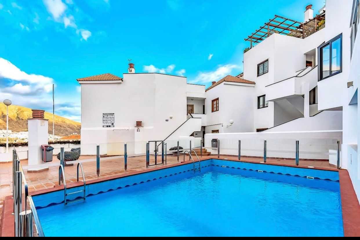 Condominium dans Los Cristianos, les îles Canaries 10726280