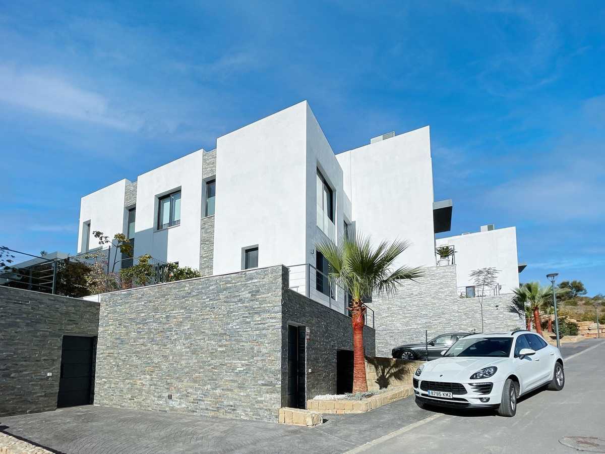 House in Fuengirola, Andalusia 10726402