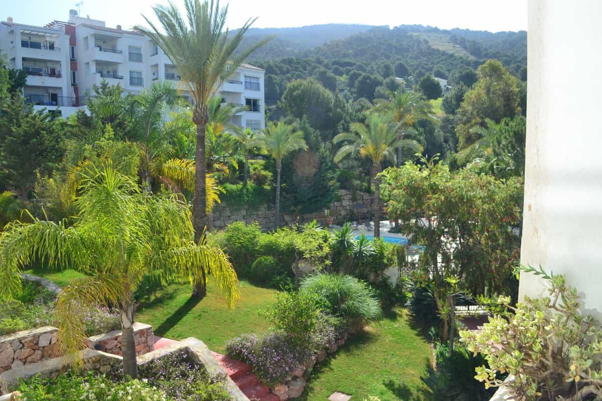 Condominium in Alhaurin el Grande, Andalusia 10726759