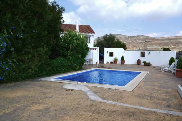 Talo sisään Alhaurin el Grande, Andalusia 10726823