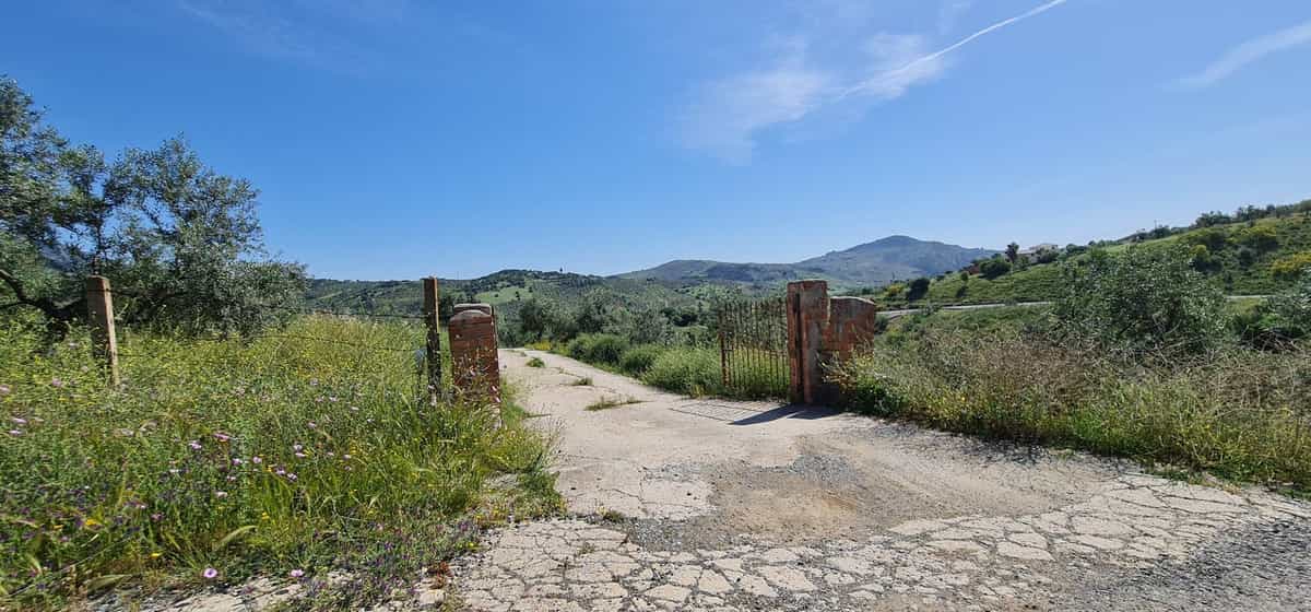 Land in Tolox, Andalucía 10728127